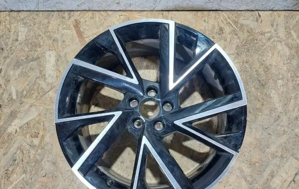 Skoda Kamiq R18 alloy rim 657601025 3799424