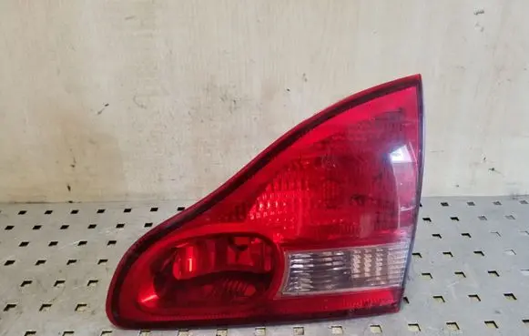 Toyota Avensis Verso Tailgate rear/tail lights