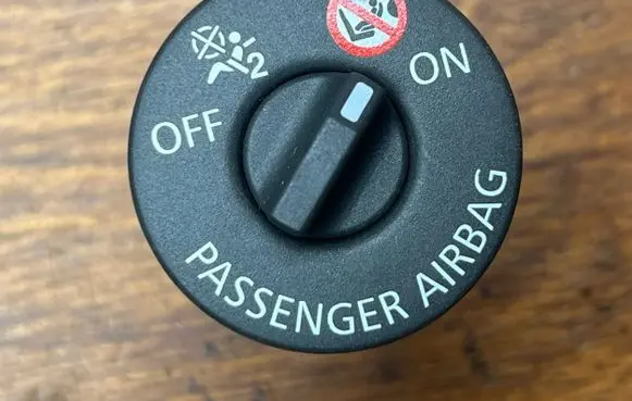 Renault Zoe Passenger airbag on/off switch 681995290R 291239 130402034319