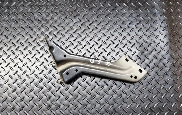 Audi Q5 SQ5 Fender mounting bracket 8R0821136