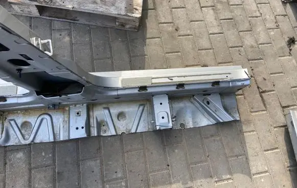 Mercedes-Benz C W204 Front sill (body part) 