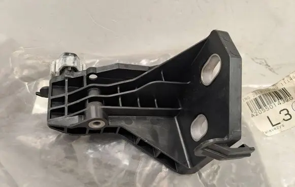 Mercedes-Benz C W205 Radiator mount bracket A2055014320
