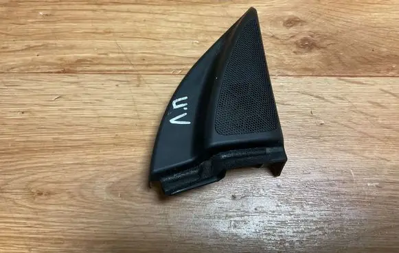 Toyota Avensis T250 Front door speaker cover trim 6749105060D