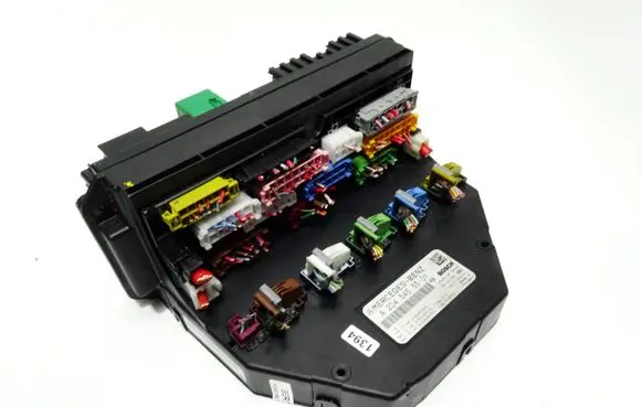 Mercedes-Benz C W204 SAM control unit A2045455501 A2044423100 A2045455901