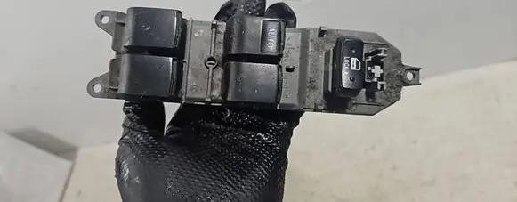 Toyota RAV 4 (XA30) Electric window control switch 192835 8352D68