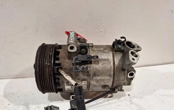 Renault Clio IV Air conditioning (A/C) compressor (pump) 926000734R