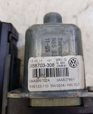 Volkswagen PASSAT B7 Front door window regulator motor 3C0959792C