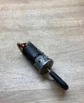 Renault Laguna III Ignition lock 421226N