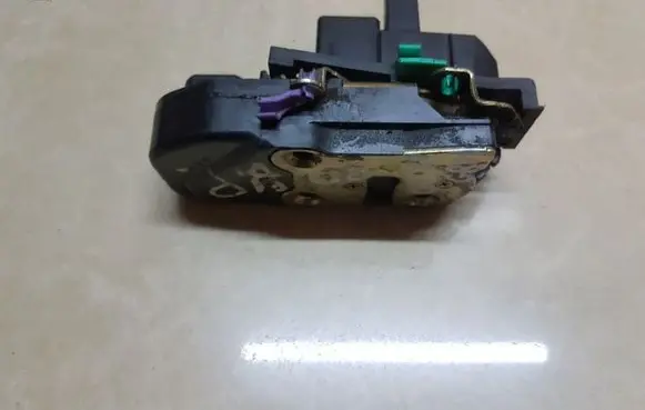 Jeep Grand Cherokee (WJ) Front door lock