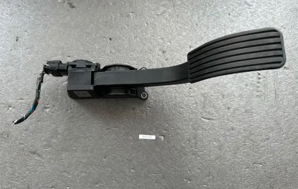 Nissan Terrano Accelerator throttle pedal 180022X800