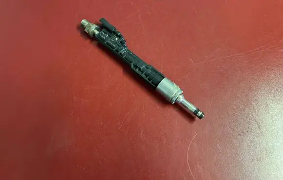 BMW X3 F25 Fuel injector 7597870 13647597870
