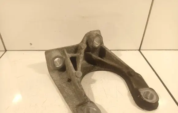 Volvo XC60 Front differential bracket 30713236