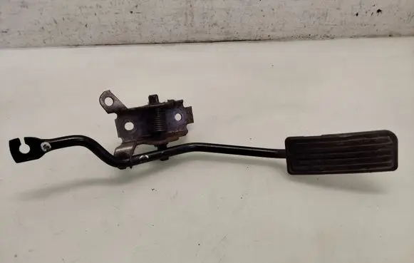 Volkswagen PASSAT B6 Accelerator throttle pedal 