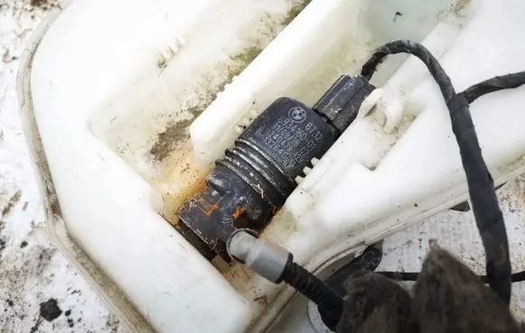 BMW X5 E70 Windscreen/windshield washer pump 6712693416001 67126934160-01