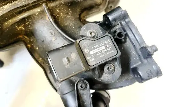 Audi A6 S6 C6 4F Air pressure sensor 0261230095 03c906051