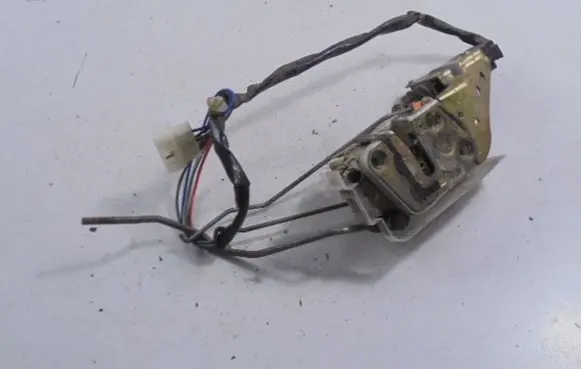 Mazda 323 F Front door lock