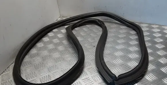 Jaguar XE Trunk rubber seal (body) GX73438A00A