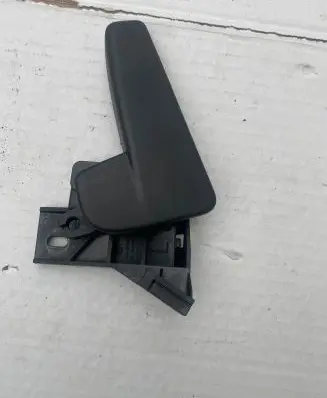 Volkswagen Golf VII Engine bonnet (hood) release handle 517823633B