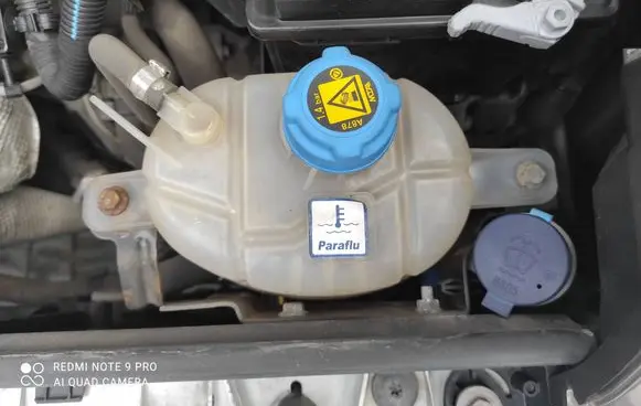 Coolant expansion tank/reservoir