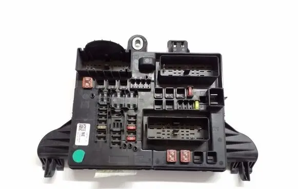 Opel Insignia A Fuse module 13277321