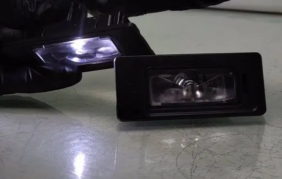 Volkswagen PASSAT B8 Number plate light 5na943021 17146506