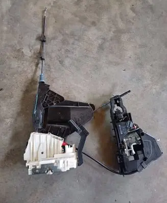Mercedes-Benz GL X164 Rear door lock A1647330914