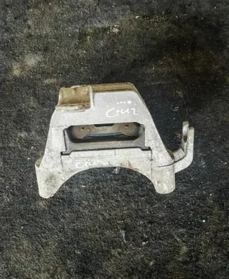 Chevrolet Cruze Engine mount bracket 13347450