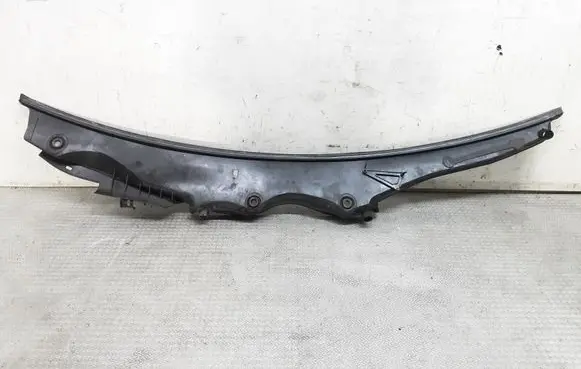 Mercedes-Benz C W203 Wiper trim 2038301713