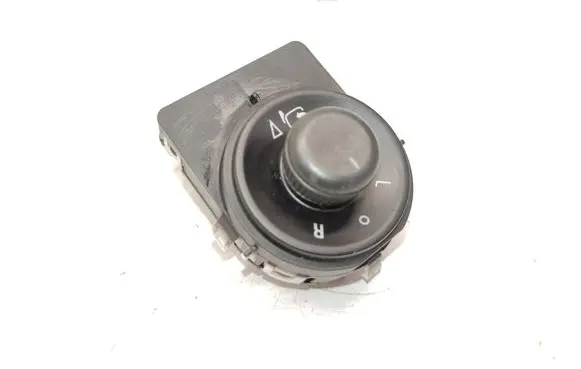 Wing mirror switch