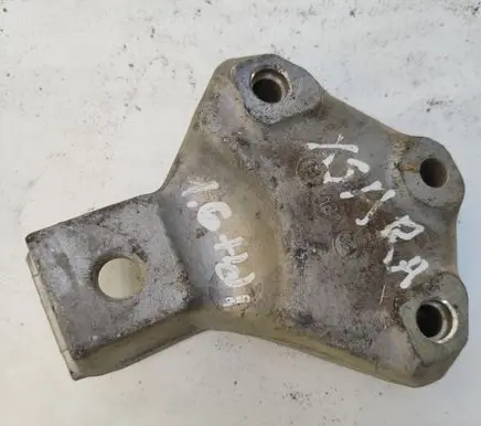 Citroen Xsara Picasso Engine mounting bracket 9644772580