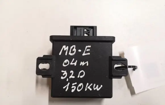 Mercedes-Benz E W211 Light module LCM A2118209985 5DF00827801 0000508631
