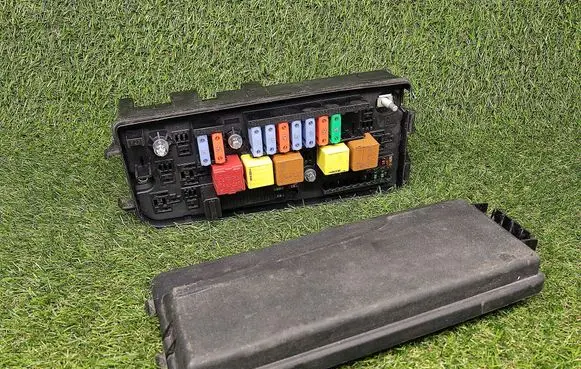 Opel Vectra C Power management control unit 13144709 519066013
