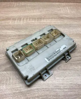 Chrysler Voyager Central body control module P04727030AI