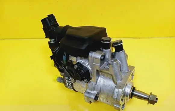 Suzuki Samurai Fuel injection high pressure pump 7700115073 R8640A111B