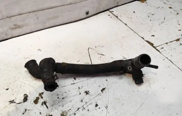 Volkswagen Golf III Engine coolant pipe/hose 028121133B