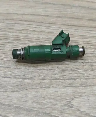 Volvo S60 Fuel injector 9470229
