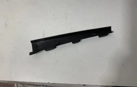 Porsche Macan (95B) (A) pillar trim 95B868240A