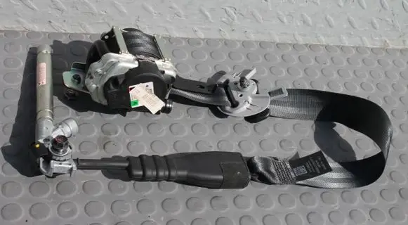 Hyundai Tucson TL Seat belt trim D7000TRY