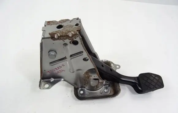 Volkswagen Touran III Brake pedal 1K1721117H