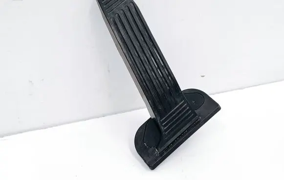 Toyota RAV 4 (XA50) Accelerator throttle pedal 