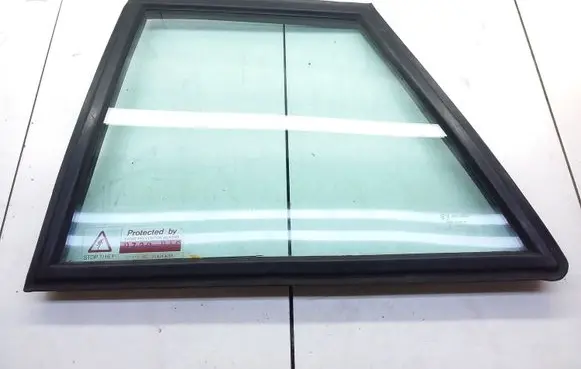 Jaguar XJS Rear vent window glass E1143R00002 DGM31800VT