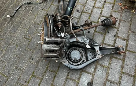 Lexus RX 450H Stub axle 