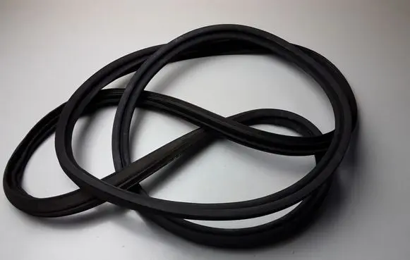 Subaru Forester SK Trunk rubber seal (body) 