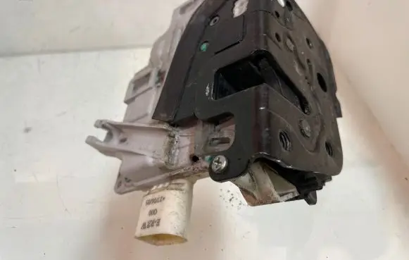 Audi A6 S6 C6 4F Front door lock 4F1837016