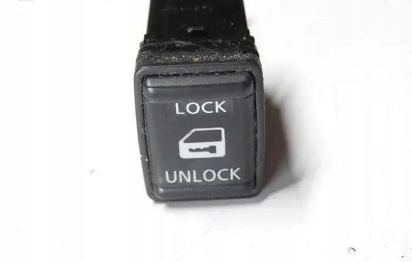 Nissan Note (E11) Tailgate/trunk/boot open switch 8200973738