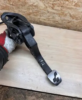 Volkswagen PASSAT CC Clutch pedal 3C1721059BF 1K0721796K