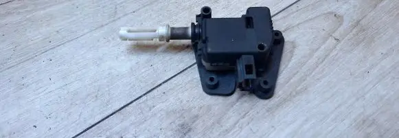 Skoda Fabia Mk1 (6Y) Tailgate boot lock/latch motor 8e9827833