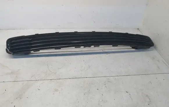 Toyota Prius (XW30) Front bumper lower grill 5311247040