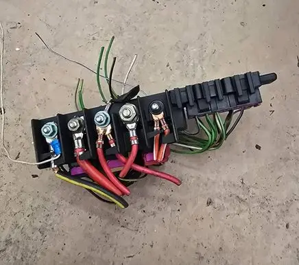 Volkswagen Golf IV Fuse box set 8L0941822 1824860