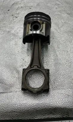 Opel Astra H Piston with connecting rod